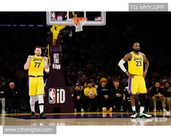湖人名人队与快船的激烈对决展现篮球魅力与城市荣誉之争